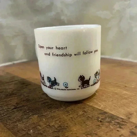 VTG Kirby Martin DAISY Milk Glass Mug Open you Heart Friendship Follow  Blue - Picture 6 of 6